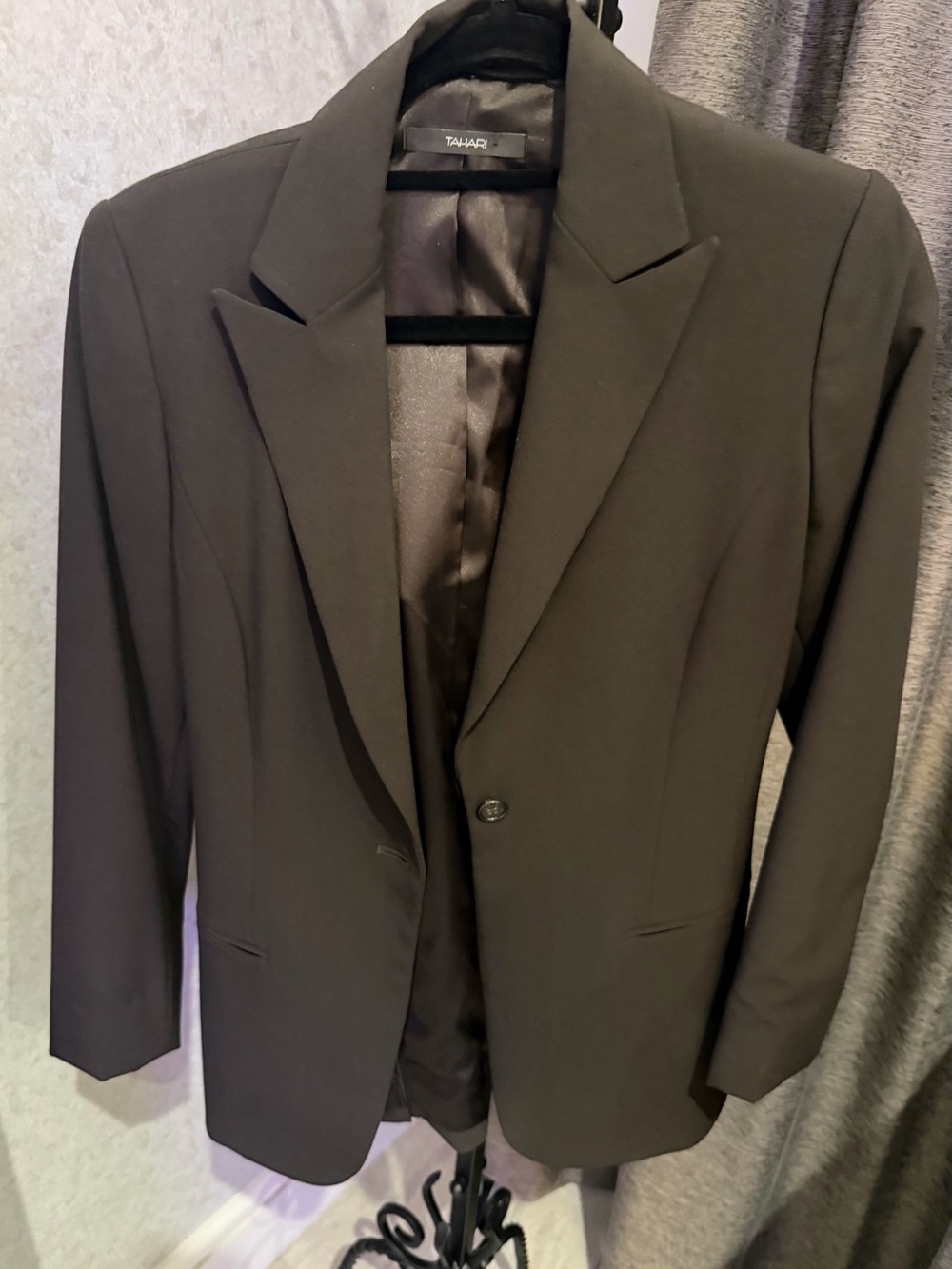 Tahari women’s Dark Brown Single-Button Blazer